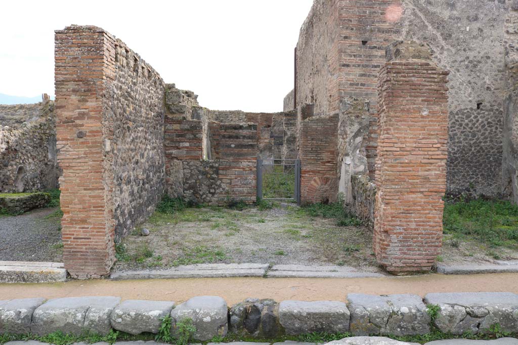 Via degli Augustali Pompeii, south side. December 2018. 
Looking towards entrance doorways, with VII.9.28, on left, VII.9.27 in centre, and VII.9.26, on right. Photo courtesy of Aude Durand.