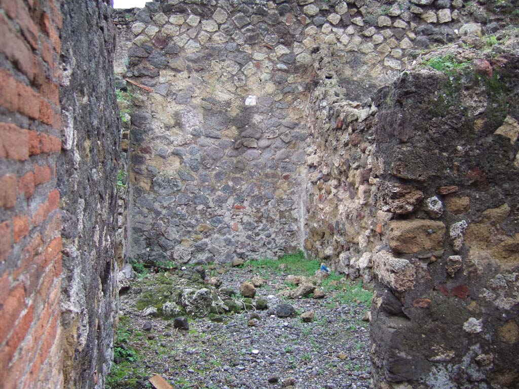 VII.9.33 Pompeii. December 2005. 
Looking west, from site of steps to upper floor at VII.9.32. At rear is a room on the north side of the atrium of VII.9.33.