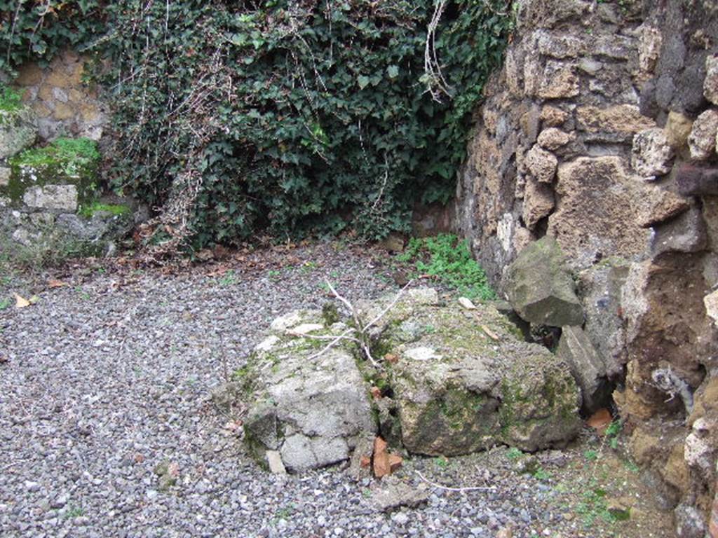 VII.9.34 Pompeii. December 2005. North-west corner.