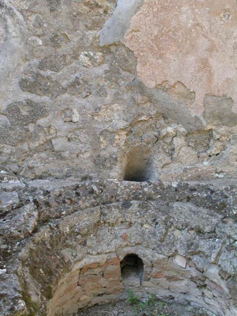 VII.9.43 Pompeii. June 2005. Detail of boiler. Photo courtesy of Nicolas Monteix.