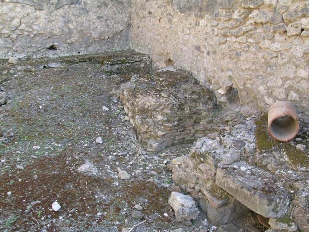 VII.9.44 Pompeii. June 2005. Looking south-west across the rear room. Photo courtesy of Nicolas Monteix.