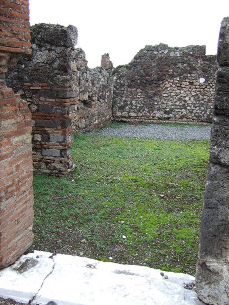VII.9.47 Pompeii.  December 2005. Doorway to Room 3 and 4.