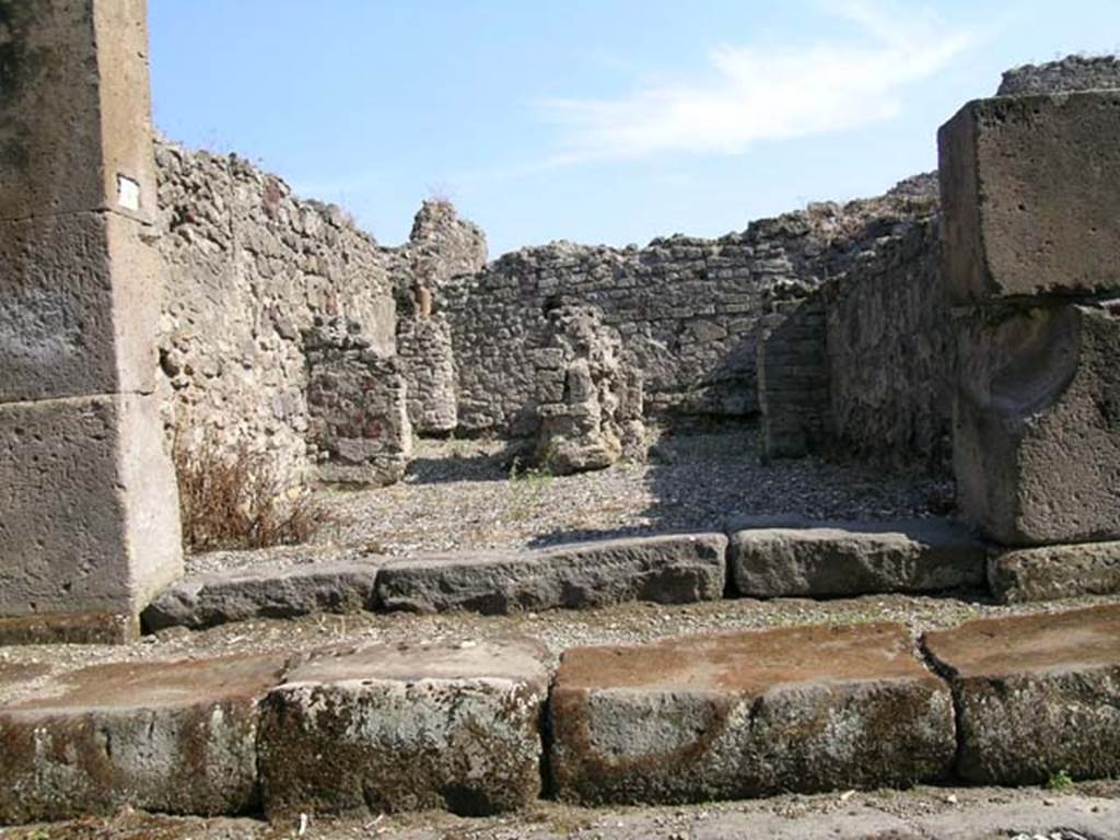 VII.9.50 Pompeii. June 2005. Looking south across shop, to two rear rooms. Photo courtesy of Nicolas Monteix.