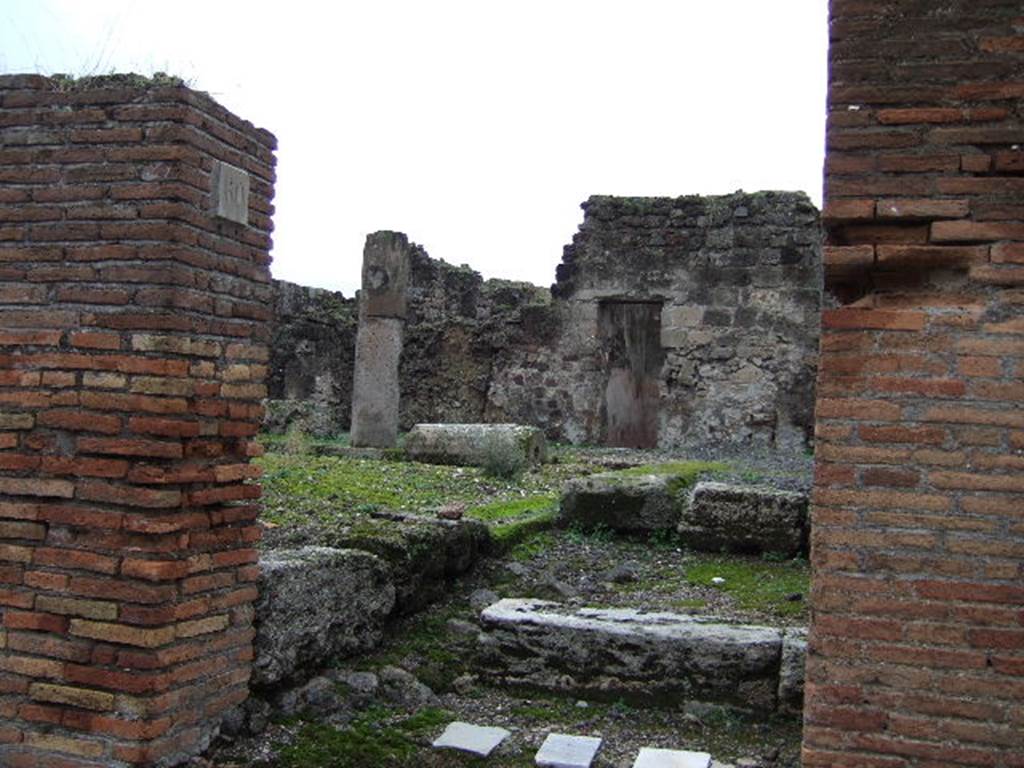 VII.9.60 Pompeii. December 2005. Entrance doorway, looking west.