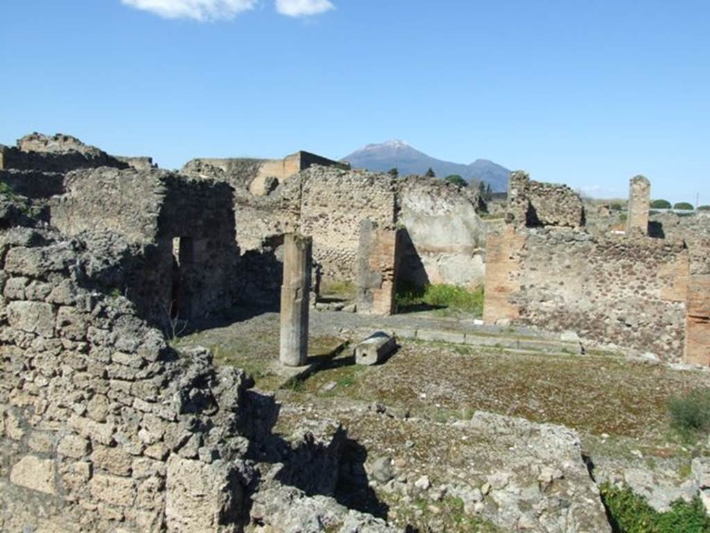 VII.9.60 Pompeii. March 2009. Looking north-west across peristyle towards three doorways of rooms surrounding the peristyle.