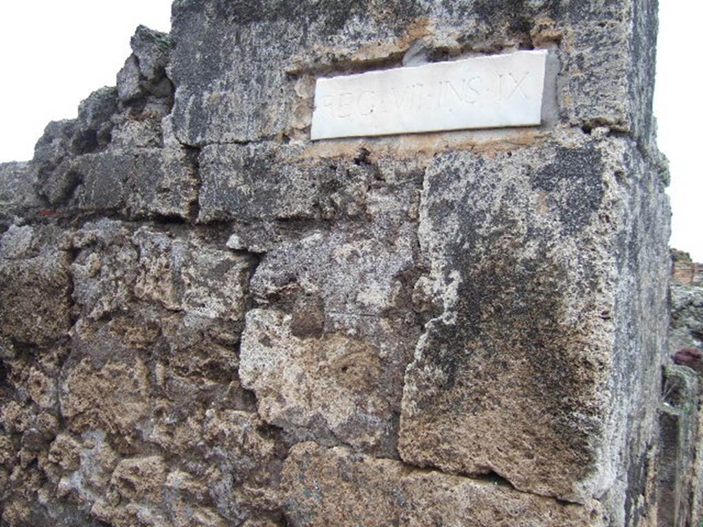 VII.9. Pompeii. December 2005. Exterior Corner of VII.9.62 and VII.9.61