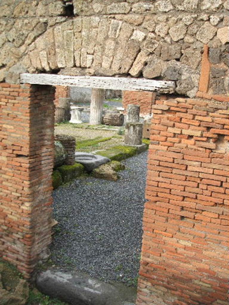 VII.9.65 Pompeii. December 2004. Looking north through garden entrance, part of VII.9.47.