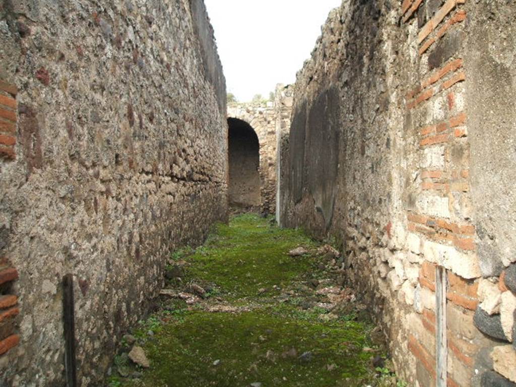 VII.9.66 Pompeii. December 2005. Passage at rear of Eumachia’s building leading to rooms at rear of the Forum temples and VII.9.43.