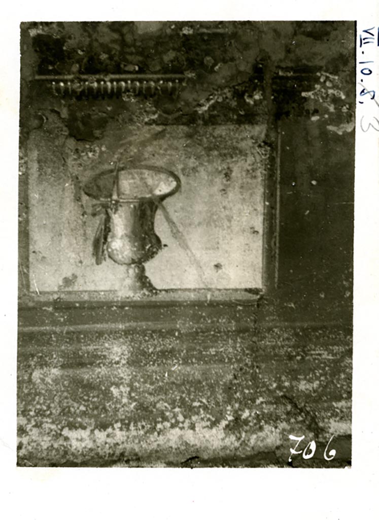 VII.10.3  Pompeii. Pre-1937-39. Atrium, painted panel of vase.
Photo courtesy of American Academy in Rome, Photographic Archive. Warsher collection no. 706.
According to PPM, this may have been from the west end of the north wall of the atrium painted on the yellow zoccolo.
See Carratelli, G. P., 1990-2003. Pompei: Pitture e Mosaici. Roma: Istituto della enciclopedia italiana, (p.389, no.6).