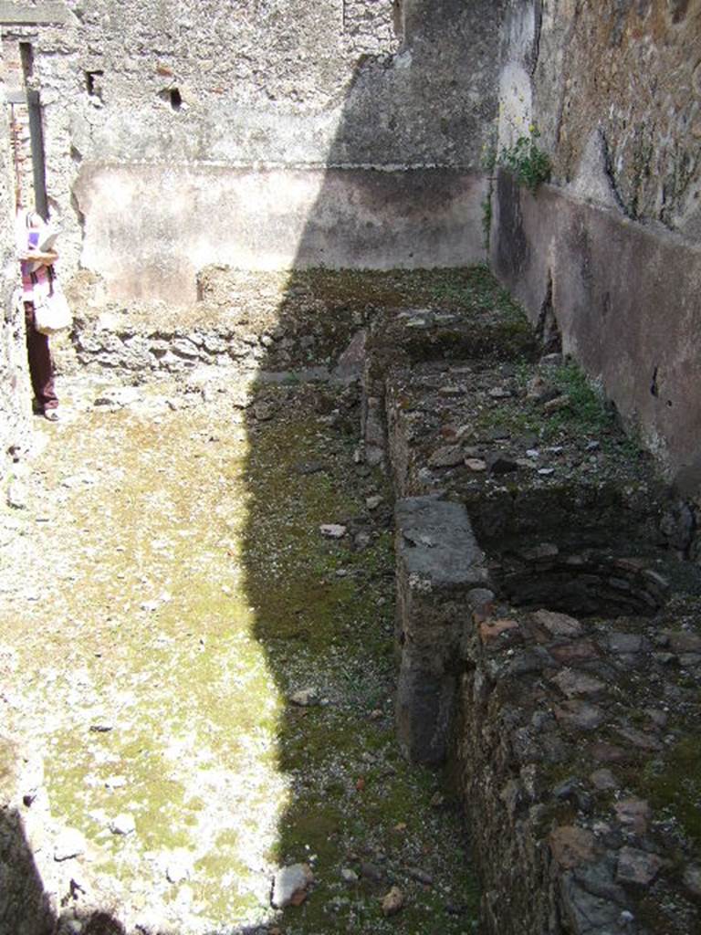 VII.10.13 Pompeii. September 2005. Looking east from top of steps at rear.