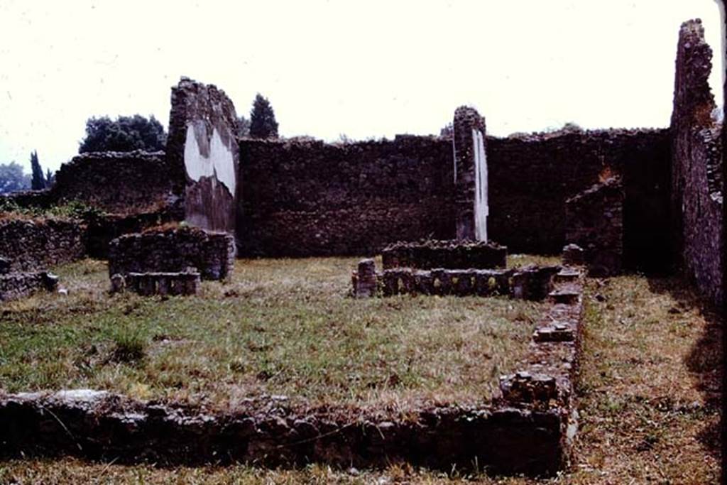 VII.11.6 Pompeii. 1966. Garden area looking south towards exedra in centre of south wall. Photo by Stanley A. Jashemski.
Source: The Wilhelmina and Stanley A. Jashemski archive in the University of Maryland Library, Special Collections (See collection page) and made available under the Creative Commons Attribution-Non Commercial License v.4. See Licence and use details.
J66f0212