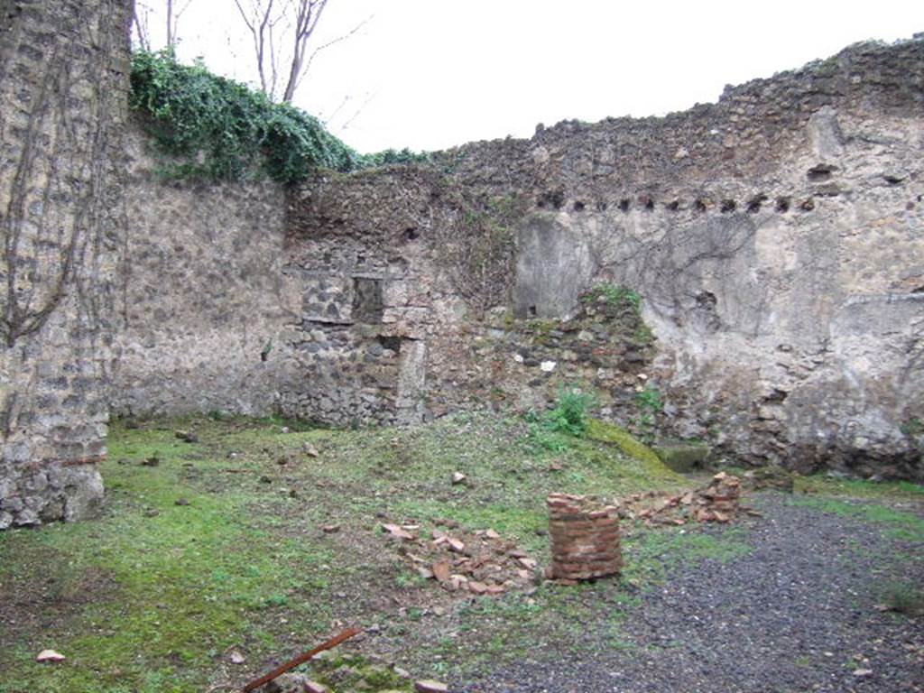 VII.11.10 Pompeii. December 2005. Looking south-west across garden towards kitchen and storeroom, from north portico. According to Jashemski, this house, greatly reduced in size after the earthquake, had a small garden with only a north portico.
See Jashemski, W. F., 1993. The Gardens of Pompeii, Volume II: Appendices. New York: Caratzas. (p.192)