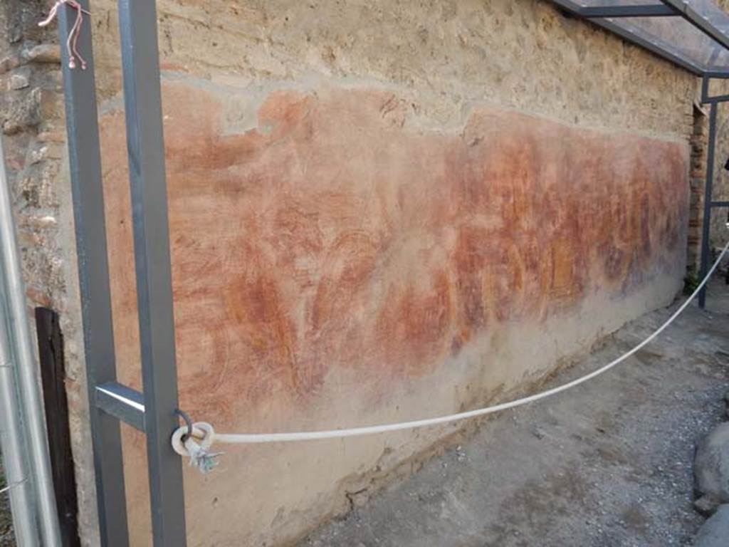 VII.11.13 Pompeii. May 2016. Looking north along painted street shrine. Photo courtesy of Buzz Ferebee.
