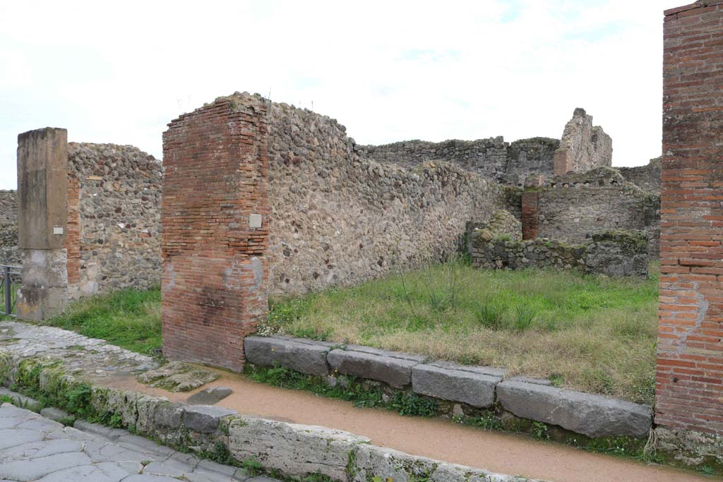 VII.12.5, Pompeii, centre and right. December 2018. 
Looking towards entrance doorway on Via degli Augustali, with VII.12.6, on left. Photo courtesy of Aude Durand.