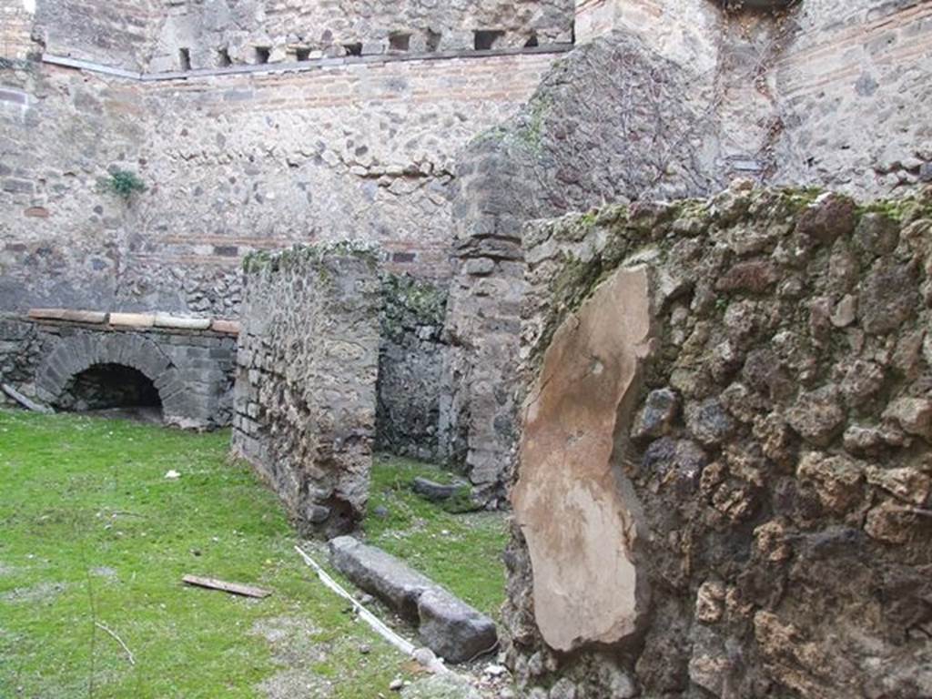 VII.12.17 Pompeii. December 2006. Doorway to room on north side of entrance doorway.