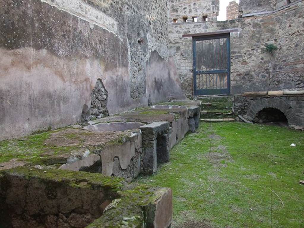 VII.12.17 Pompeii. December 2006. Looking west across south side, towards two round water basins set in podium.