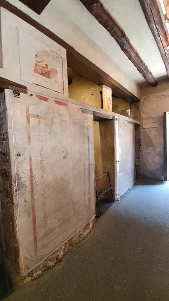 VII.12.18 Pompeii. July 2021. 
Looking east along north side with three doorways, towards entrance doorway at VII.12.18.
Foto Annette Haug, ERC Grant 681269 DÉCOR.