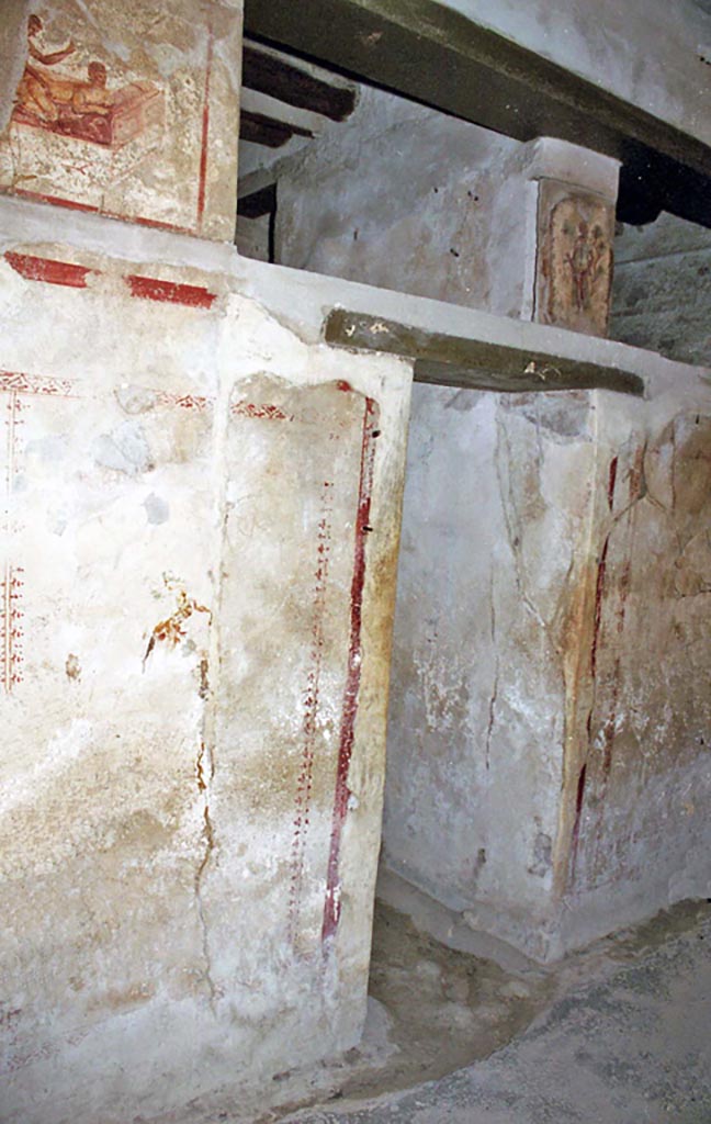 VII.12.18 Pompeii. October 2001. 
Looking towards central doorway on north side. Photo courtesy of Peter Woods.