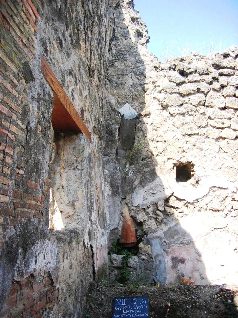 VII.12.21 Pompeii. July 2008. Looking west in room on left of entrance corridor, with window onto vicolo.
The downpipe in the south-west corner leads from an upper storey latrine. Photo courtesy of Barry Hobson.