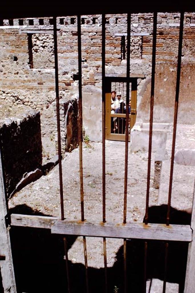 VII.12.21 Pompeii. 1966. Looking through doorway into VII.12.17 from VII.12.21. Photo by Stanley A. Jashemski.
Source: The Wilhelmina and Stanley A. Jashemski archive in the University of Maryland Library, Special Collections (See collection page) and made available under the Creative Commons Attribution-Non Commercial License v.4. See Licence and use details.
J66f0724