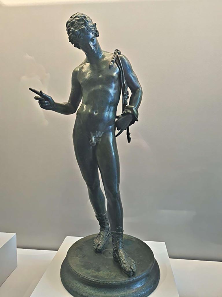VII.12.21 Pompeii. October 2023. 
Bronze statue of Young Dionysos. Photo courtesy of Giuseppe Ciaramella. 
Now in Naples Archaeological Museum. Inventory number 5003.
On display in “L’altra MANN” exhibition, October 2023, at Naples Archaeological Museum.