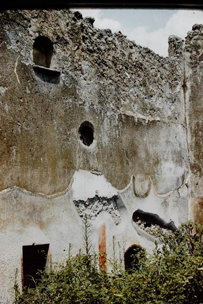 VII.12.23 Pompeii. 1959. North wall of garden area. Photo by Stanley A. Jashemski.
Source: The Wilhelmina and Stanley A. Jashemski archive in the University of Maryland Library, Special Collections (See collection page) and made available under the Creative Commons Attribution-Non Commercial License v.4. See Licence and use details.
J59f0108