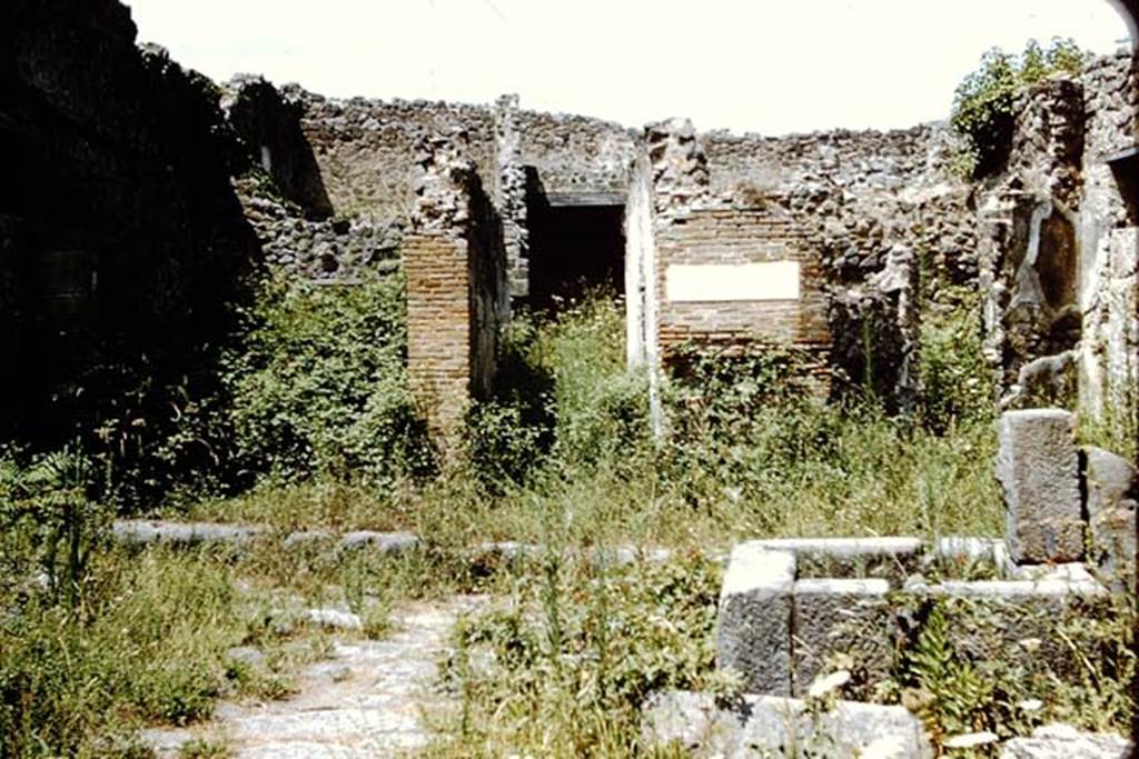 VII.12.26 Pompeii. 1959. Entrance corridor in centre, with VII.12.27 on left. Photo by Stanley A. Jashemski.
Source: The Wilhelmina and Stanley A. Jashemski archive in the University of Maryland Library, Special Collections (See collection page) and made available under the Creative Commons Attribution-Non Commercial License v.4. See Licence and use details.
J59f0385
