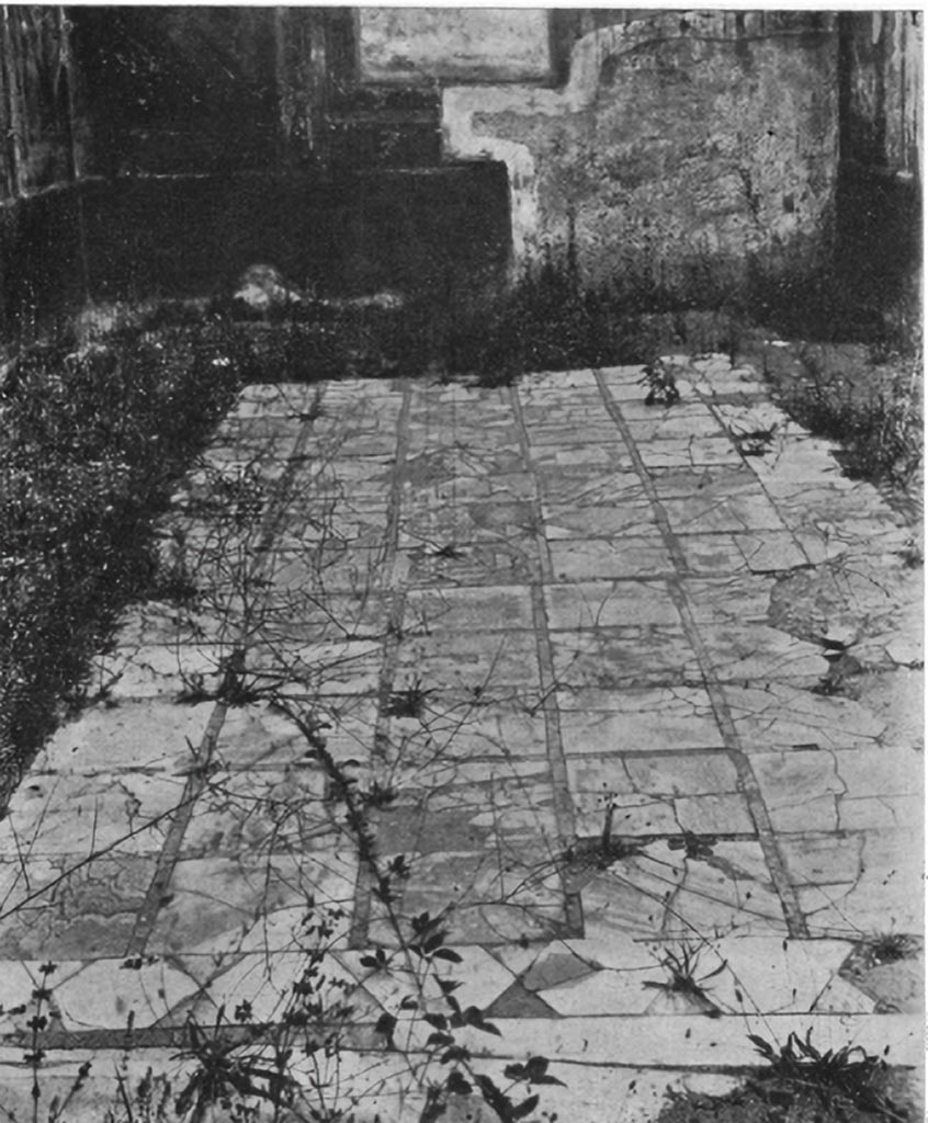 VII.12.26, Pompeii. c.1930. Looking north across triclinium flooring.
Blake described this type of flooring as a Sectile pavement with border-strips of contrasting material.
See Blake, M., (1930). The pavements of the Roman Buildings of the Republic and Early Empire. Rome, MAAR, 8, (p.41 & pl.7, tav.1)