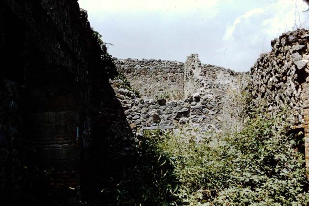 VII.12.27 Pompeii. 1959. Looking north from entrance doorway towards window overlooking small garden of VII.12.26. Photo by Stanley A. Jashemski.
Source: The Wilhelmina and Stanley A. Jashemski archive in the University of Maryland Library, Special Collections (See collection page) and made available under the Creative Commons Attribution-Non Commercial License v.4. See Licence and use details.
J59f0384
