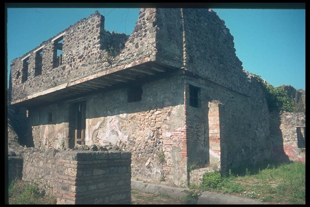 VII.12.28 Pompeii.  Front façade, looking north-west.
Photographed 1970-79 by Günther Einhorn, picture courtesy of his son Ralf Einhorn.
