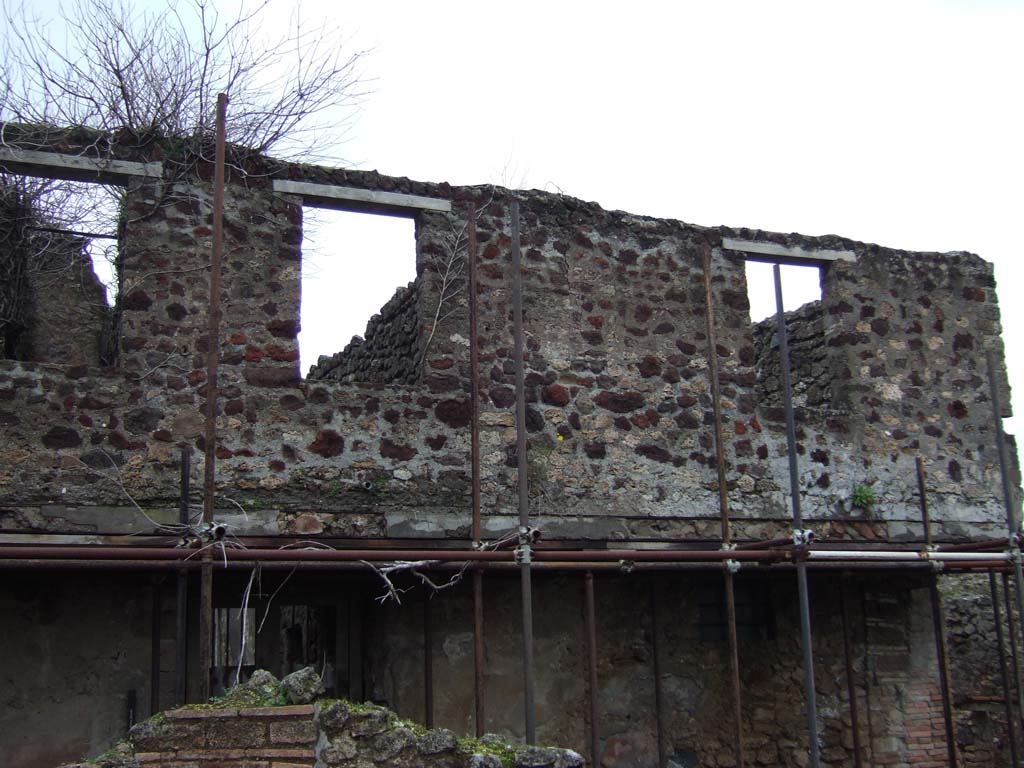 VII.12.28 Pompeii. December 2005. East end of upper floor.