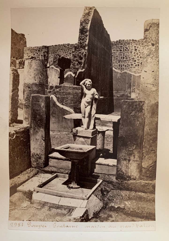 VII.12.28 Pompeii. Album by M. Amodio, c.1880, entitled “Pompei, destroyed on 23 November 79, discovered in 1748”.
Looking north. In the rear, on the right, the decorated north wall of the exedra can be seen.
Photo courtesy of Rick Bauer.