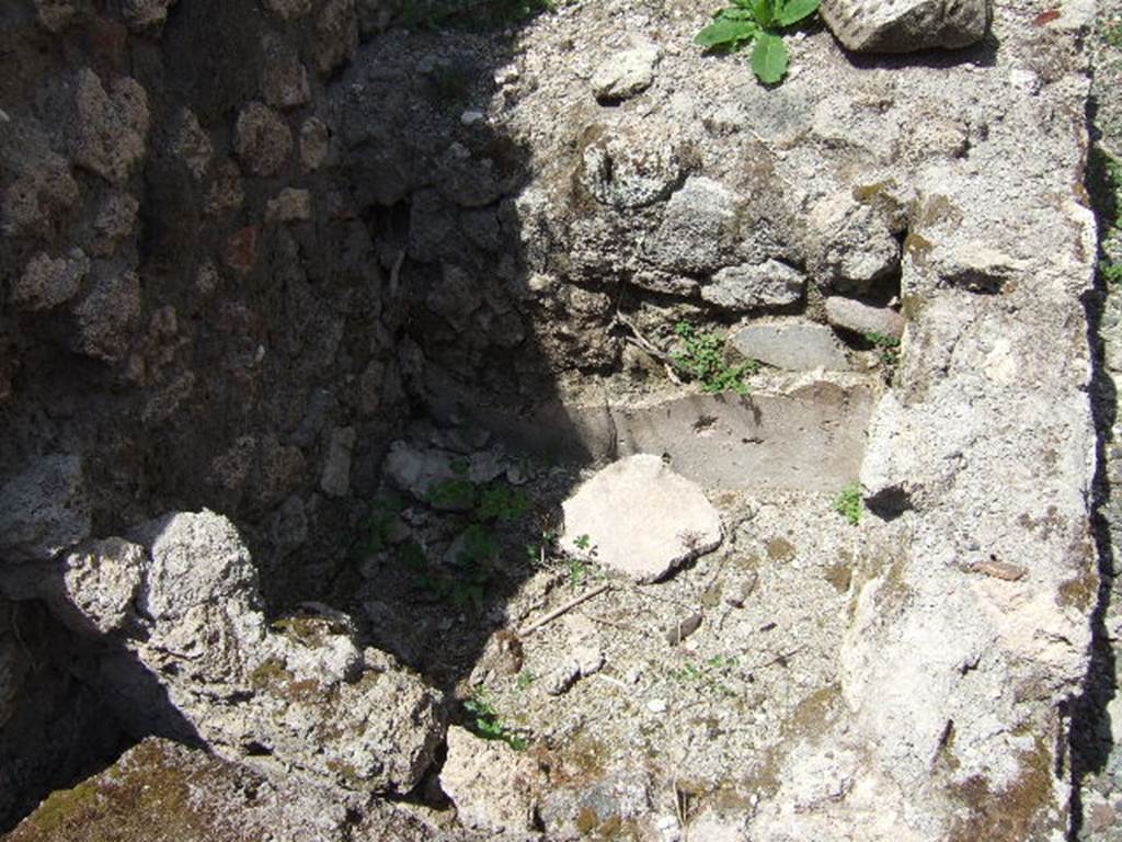 VII.12.30 Dwelling house with officina lanifricaria 
Linked to VII.12.31