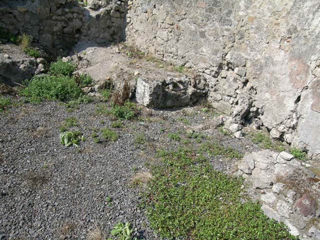 VII.12.30 Pompeii. June 2005. East side. Photo courtesy of Nicolas Monteix.