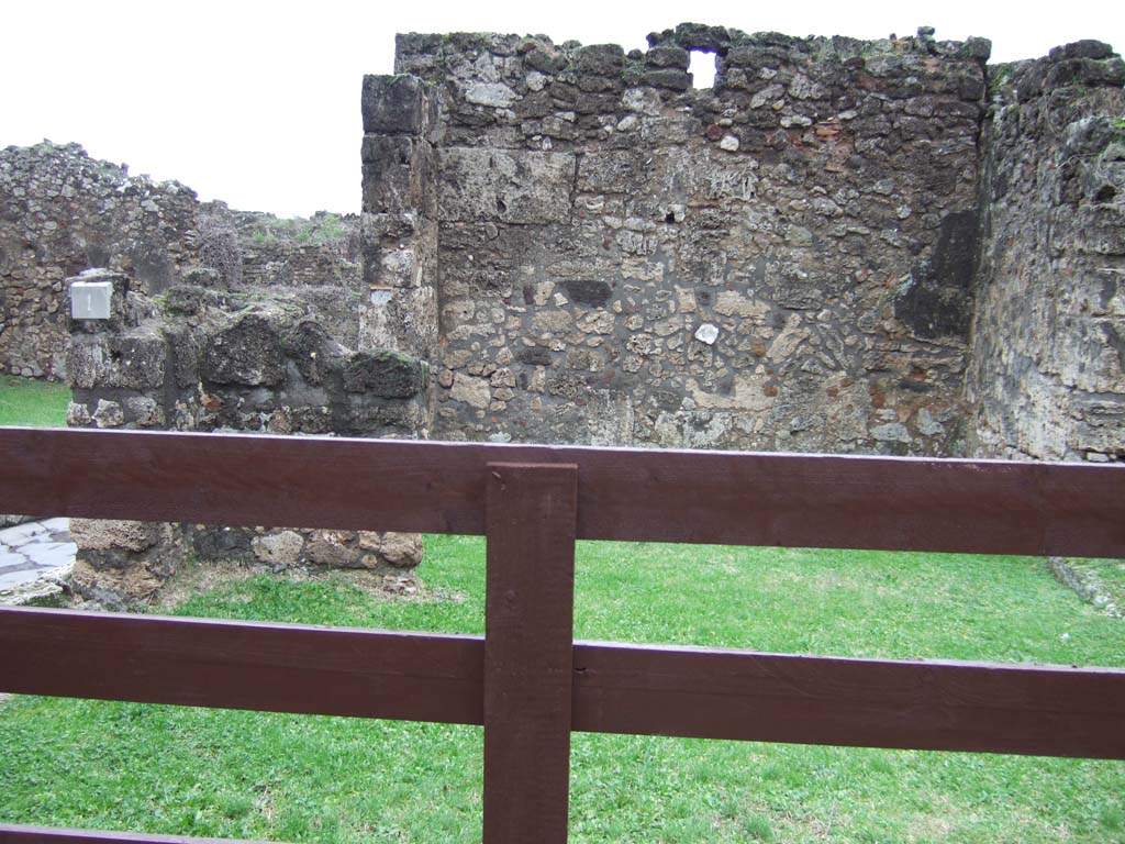 VII.12.37 Pompeii. December 2005. Looking east from entrance.