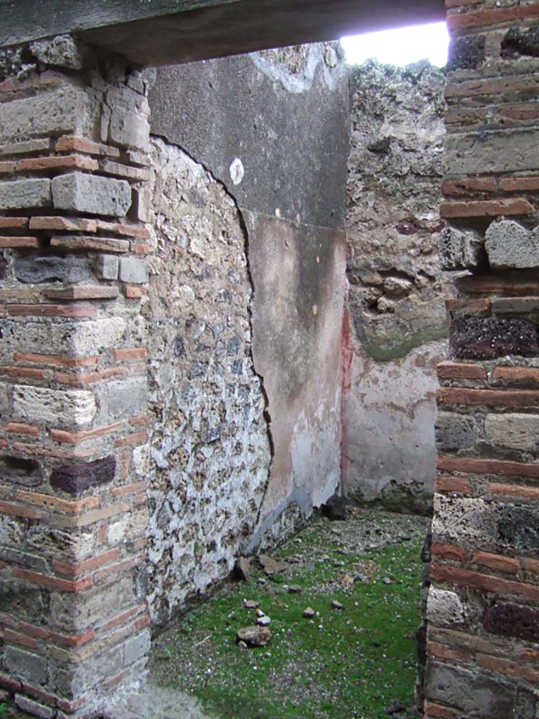 VII.13.16 Pompeii. December 2005. Entrance doorway, looking south-east.