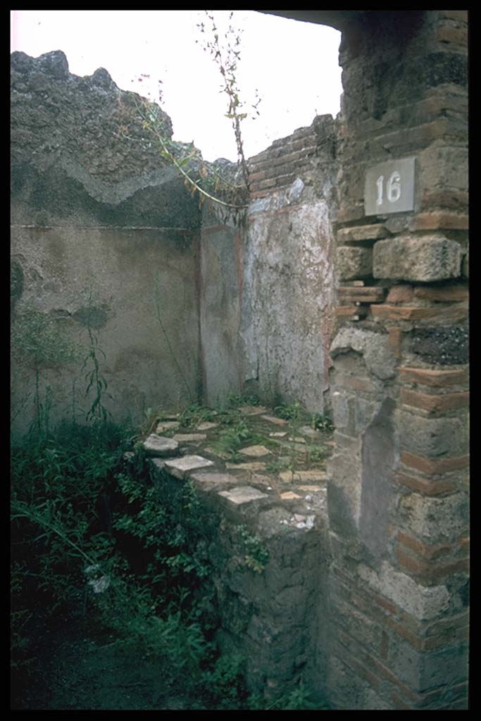 VII.13.16 Pompeii. Looking south-west across masonry bed.   
Photographed 1970-79 by Günther Einhorn, picture courtesy of his son Ralf Einhorn.