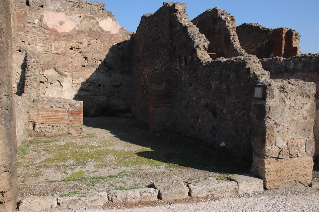 VII.14.3 Pompeii. October 2022. Looking north across entrance doorway. Photo courtesy of Klaus Heese.