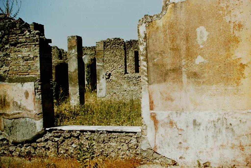 VII.14.5 Pompeii. 1957. Looking west towards window with marble window-sill, overlooking garden area. Photo by Stanley A. Jashemski.
Source: The Wilhelmina and Stanley A. Jashemski archive in the University of Maryland Library, Special Collections (See collection page) and made available under the Creative Commons Attribution-Non Commercial License v.4. See Licence and use details.
J57f0150