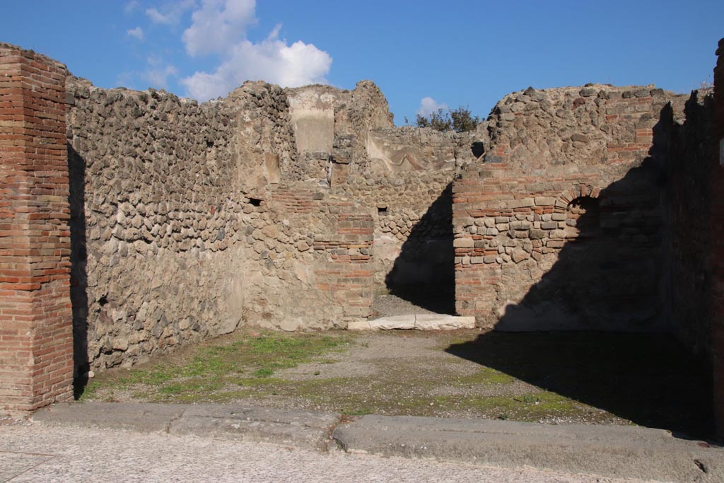 VII.14.8 Pompeii. October 2022. Looking north across entrance doorway. Photo courtesy of Klaus Heese.