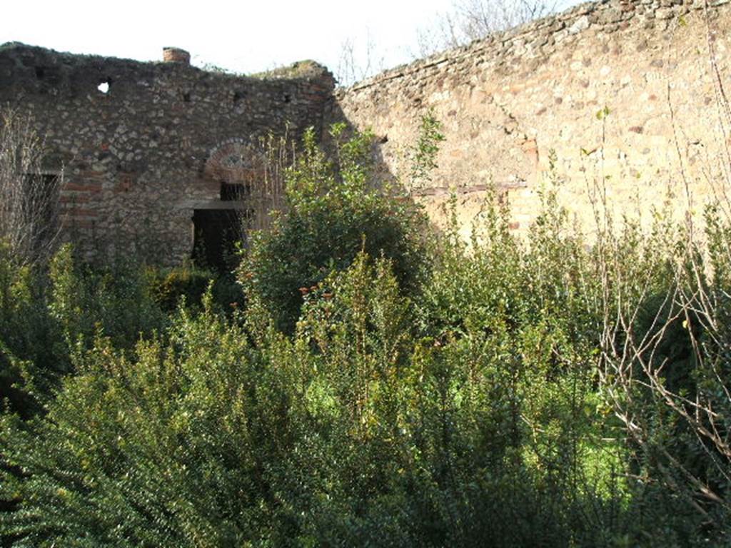 VII.14.9 Pompeii. December 2004. Looking north- west across garden area, towards bath suite.