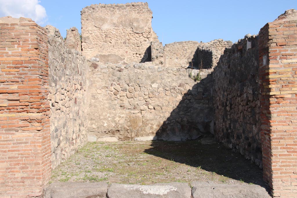 VII.14.11 Pompeii. October 2022. Looking north across entrance doorway. Photo courtesy of Klaus Heese.