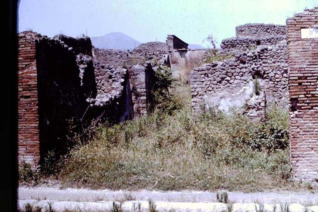 VII.14.14 Pompeii. 1964. Looking north across shop-room. Photo by Stanley A. Jashemski.
Source: The Wilhelmina and Stanley A. Jashemski archive in the University of Maryland Library, Special Collections (See collection page) and made available under the Creative Commons Attribution-Non Commercial License v.4. See Licence and use details.
J64f1065