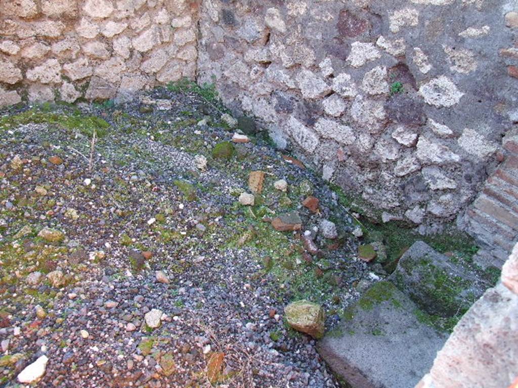 VII.14.15 Pompeii. December 2006. Cubiculum on south side of entrance corridor.