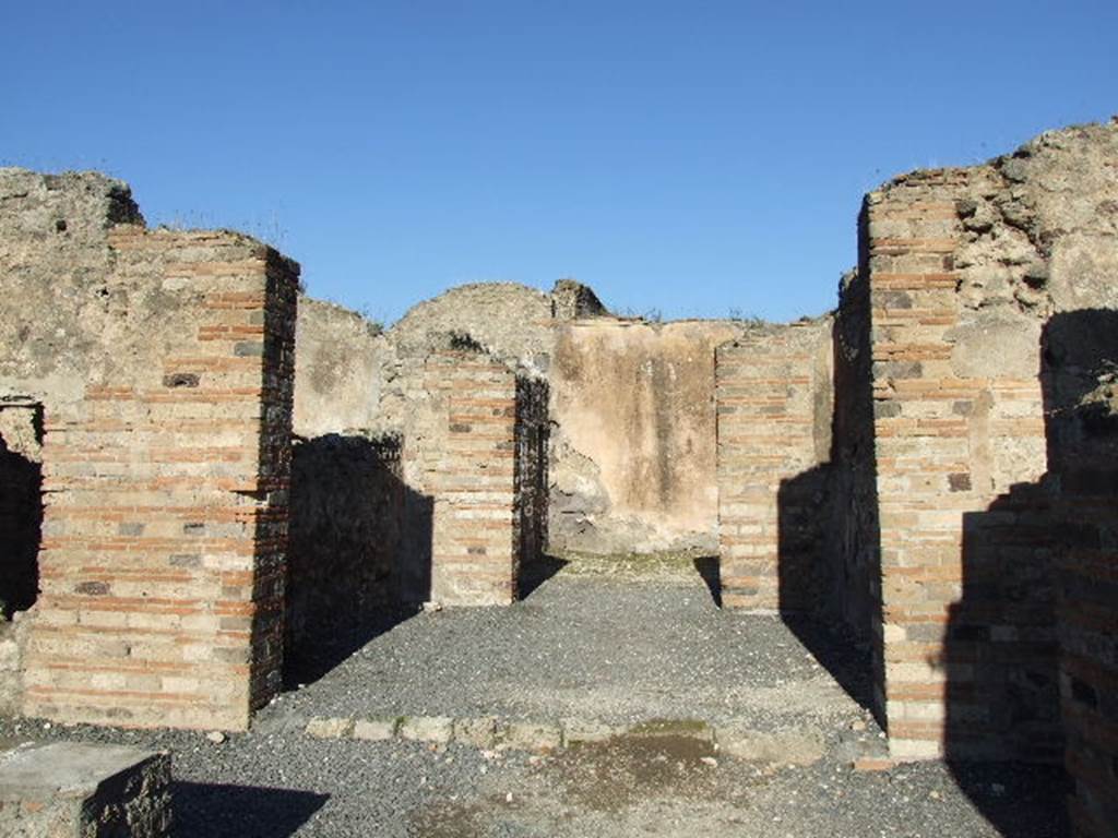 VII.14.15 Pompeii. December 2006. Looking north through tablinum to garden area, from atrium. According to Jashemski, the small garden was entered directly from the tablinum and had a garden painting on the rear wall. See Jashemski, W. F., 1993. The Gardens of Pompeii, Volume II: Appendices. New York: Caratzas. (p.198)