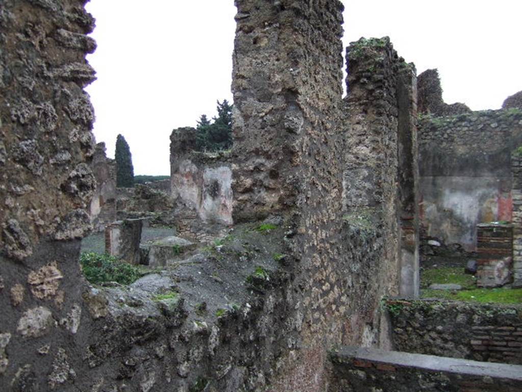 VII.14.17 Pompeii.  December 2005.  Looking east from entrance at east wall.