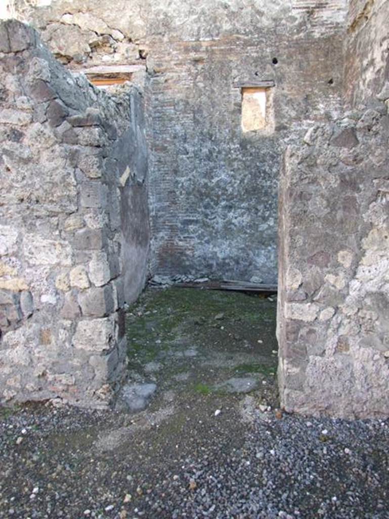 VII.15.1 Pompeii.  December 2007.  Cubiculum on west side of entrance.
