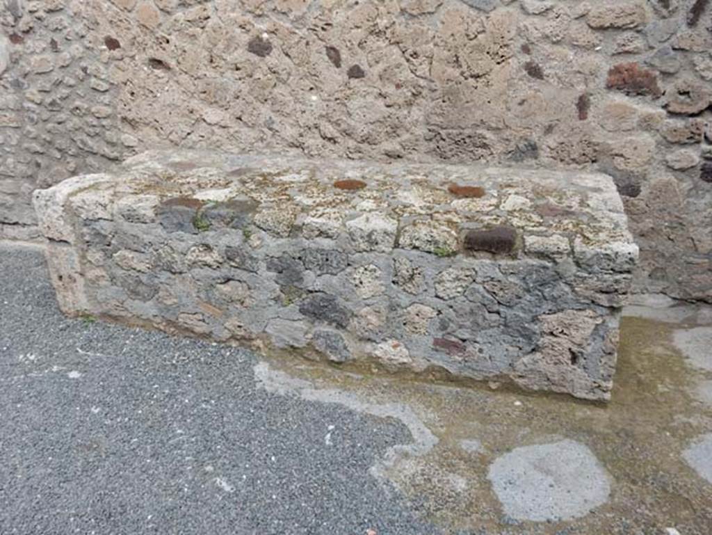 VII.15.1 Pompeii. May 2018. Detail of masonry platform bench against north wall of atrium. Photo courtesy of Buzz Ferebee.