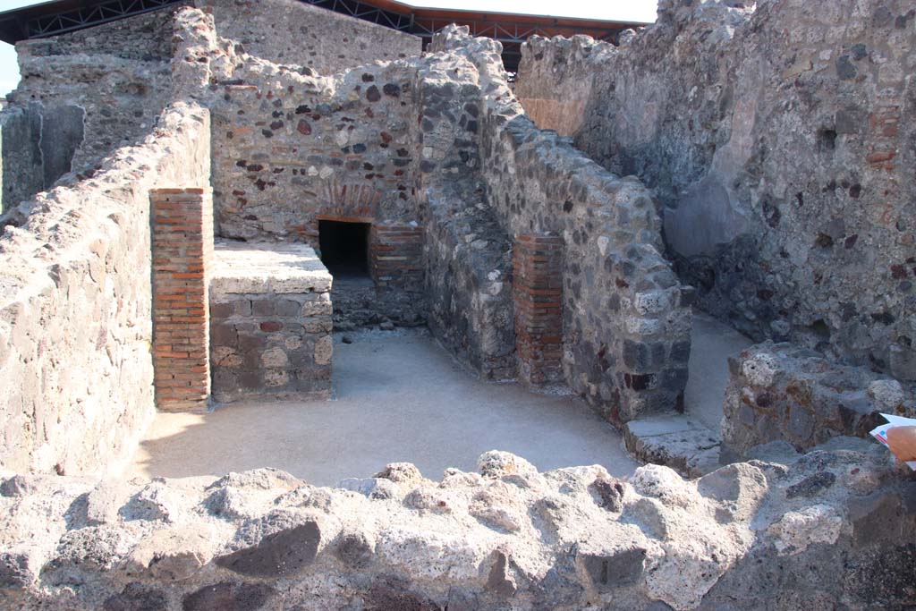 VII.15.2 Pompeii. September 2017. Looking east across kitchen, on left, and corridor to baths, on right.
Photo courtesy of Klaus Heese.