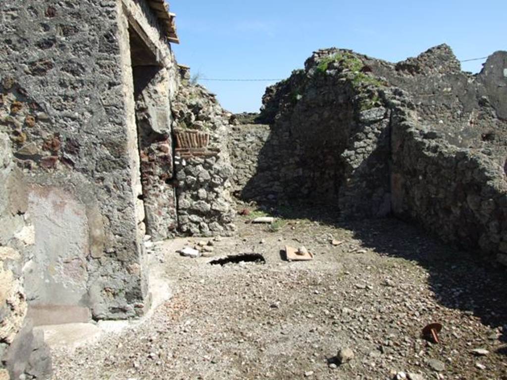 VII.15.2 Pompeii. March 2009. Small courtyard area at top of corridor behind kitchen.
On the left are the doorways to the tepidarium, and apodyterium (exedra/lounging room).
Ahead would have been the frigidarium.